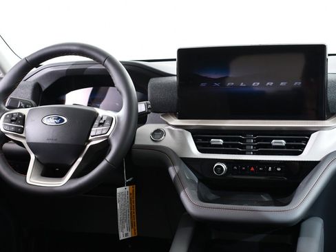 New 2025 Ford Explorer Active w/ Active Comfort Package image 8
