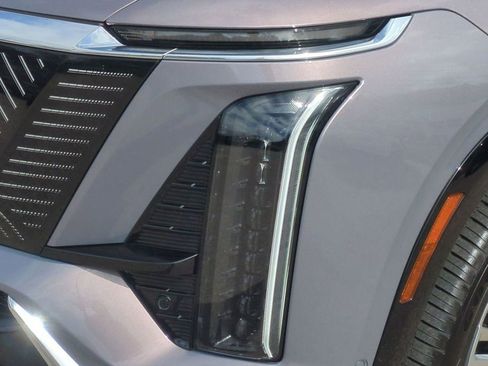 Used 2026 Cadillac Vistiq Premium Luxury image 21