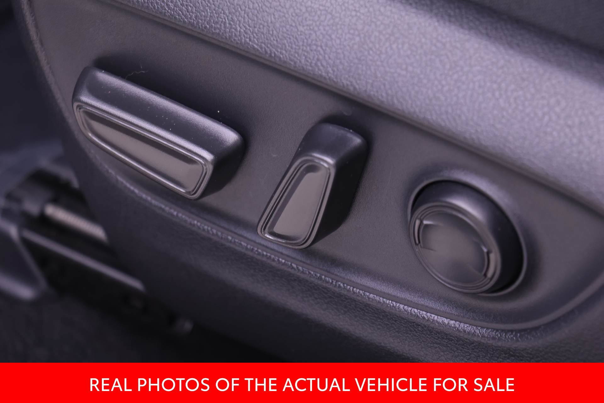 Used 2023 Toyota Venza LE AWD/4WD image 16