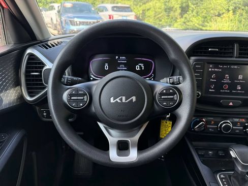 Certified 2023 Kia Soul LX w/ LX Technology Package FWD image 29