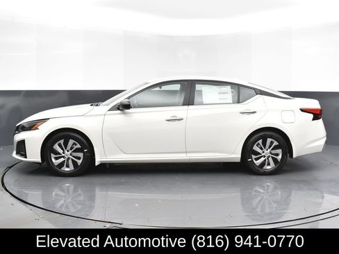 Used 2025 Nissan Altima 2.5 S image 3