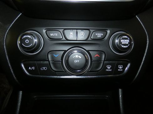 Used 2021 Jeep Cherokee Sport w/ Popular Appearance Group AWD/4WD image 14