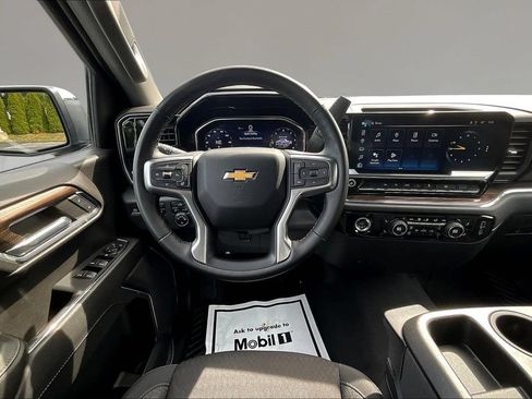 Used 2024 Chevrolet Silverado 1500 LT AWD/4WD image 9