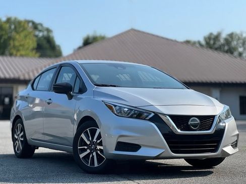 Used 2020 Nissan Versa SV FWD image 3
