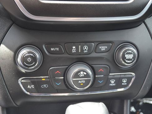 Used 2020 Jeep Cherokee Trailhawk w/ Cold Weather Group AWD/4WD image 23