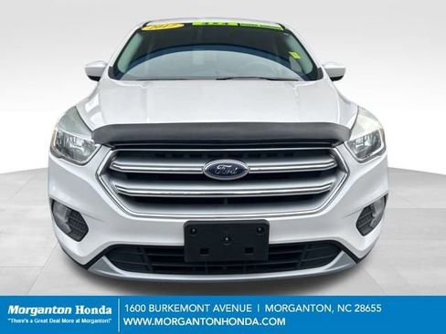 Used 2017 Ford Escape SE image 2