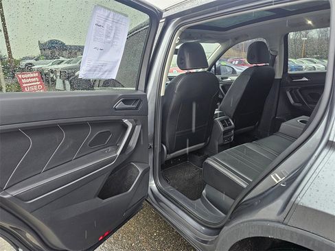 Used 2022 Volkswagen Tiguan SE image 10
