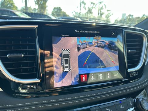 New 2026 Chrysler Pacifica Limited image 30