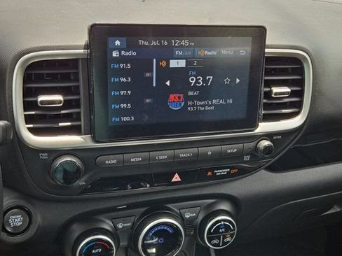 Used 2025 Hyundai Venue SEL FWD image 18