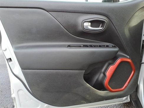 Used 2021 Jeep Renegade Trailhawk image 10