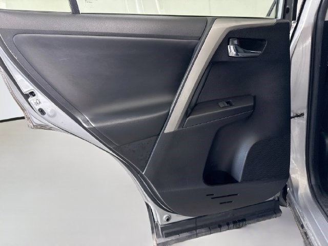 Used 2018 Toyota RAV4 XLE FWD image 24