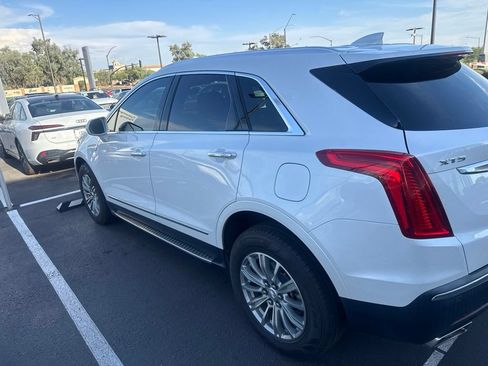 Used 2018 Cadillac XT5 Luxury w/ Driver Awareness Package FWD image 2