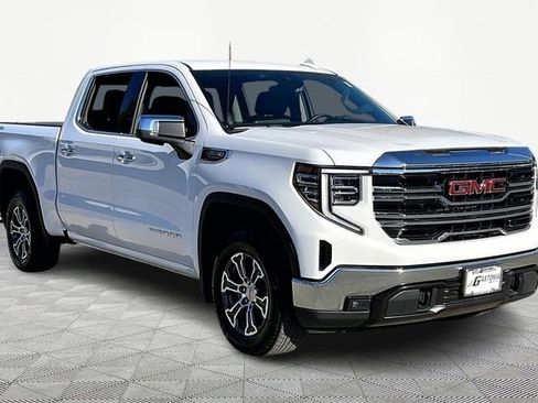 Used 2025 GMC Sierra 1500 SLT image 1
