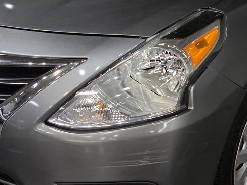 Used 2018 Nissan Versa SV image 12