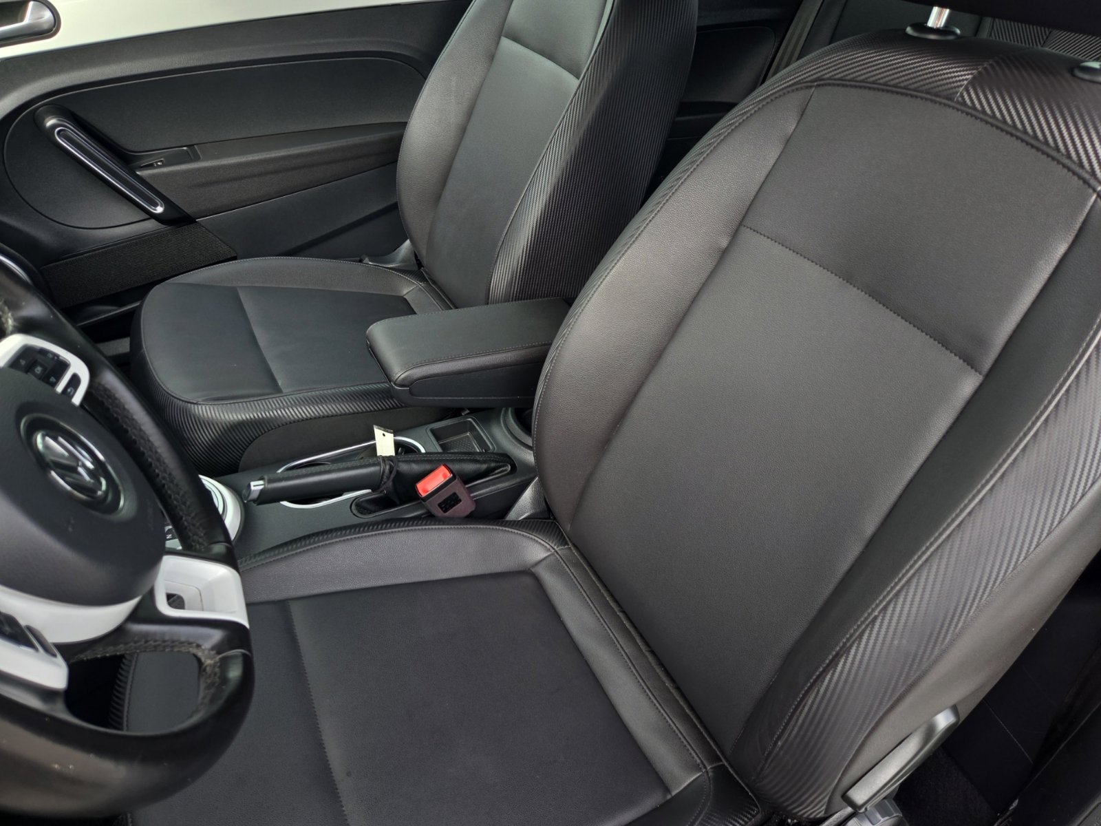 Used 2019 Volkswagen Beetle 2.0T SE FWD image 18