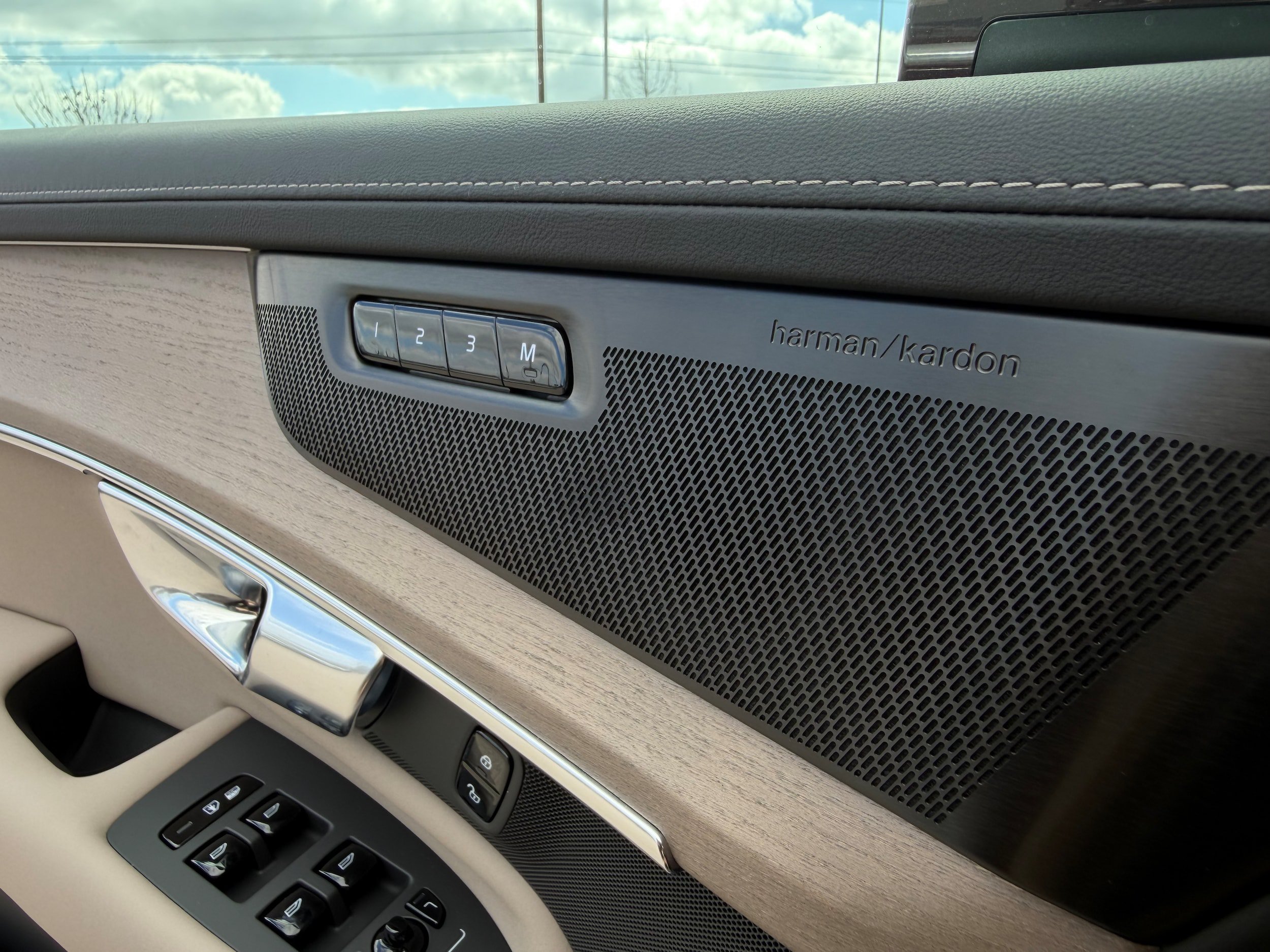 New 2026 Volvo XC90 T8 Plus AWD/4WD image 19