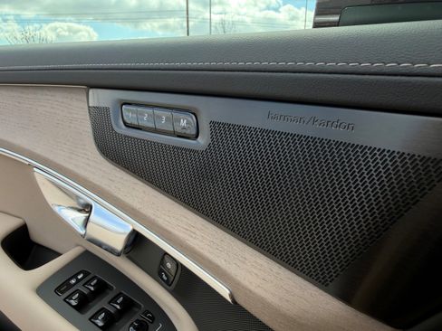 New 2026 Volvo XC90 T8 Plus AWD/4WD image 19