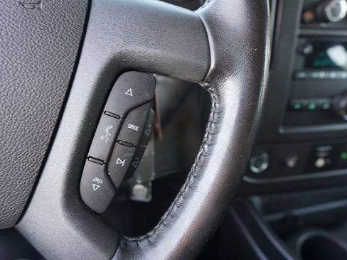 Used 2020 Chevrolet Express 2500 w/ Driver Convenience Package image 7