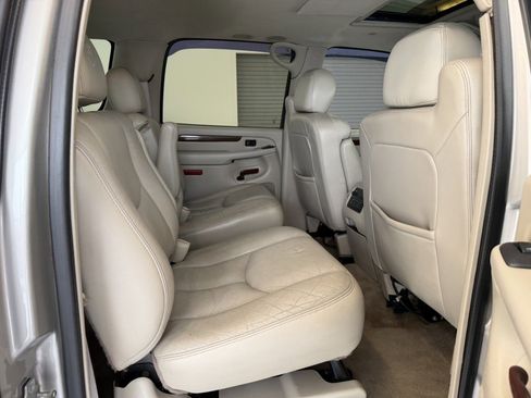 Used 2004 Cadillac Escalade ESV AWD image 25