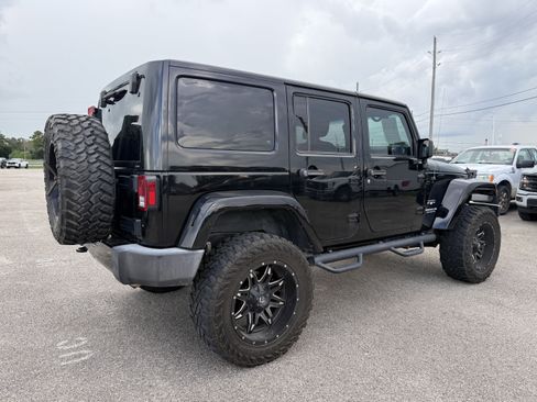 Used 2017 Jeep Wrangler Unlimited Sahara w/ Connectivity Group AWD/4WD image 2