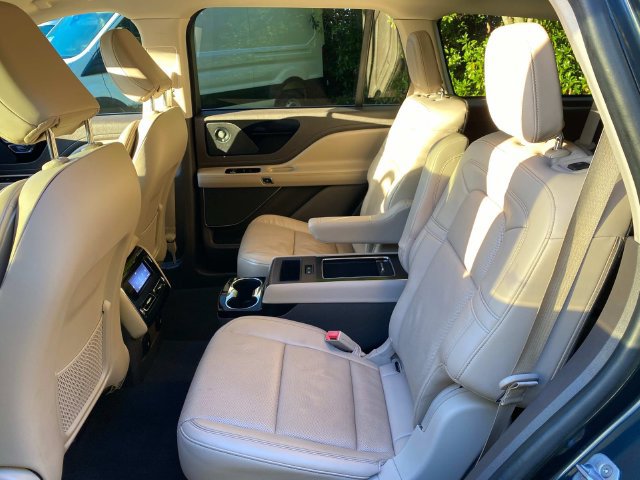 Used 2022 Lincoln Aviator Reserve w/ Equipment Group 201A AWD/4WD image 9