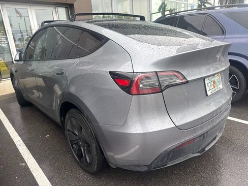 Used 2025 Tesla Model Y Long Range AWD/4WD image 7