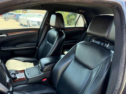 Used 2014 Chrysler 300 RWD image 23