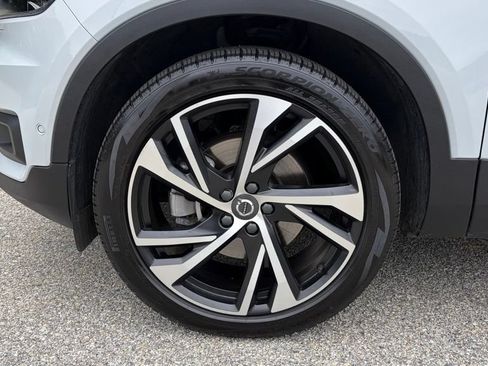 Used 2021 Volvo XC40 T5 R-Design w/ Advanced Package AWD/4WD image 9