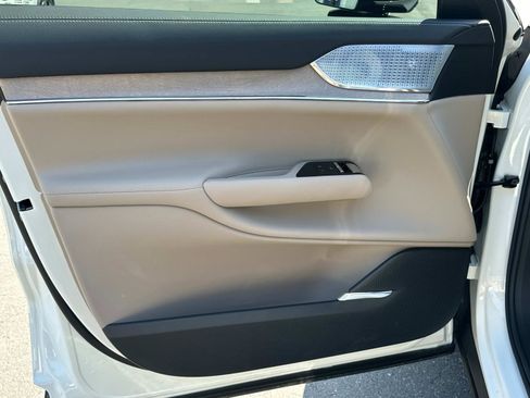 Certified 2025 Volvo EX90 Ultra image 16