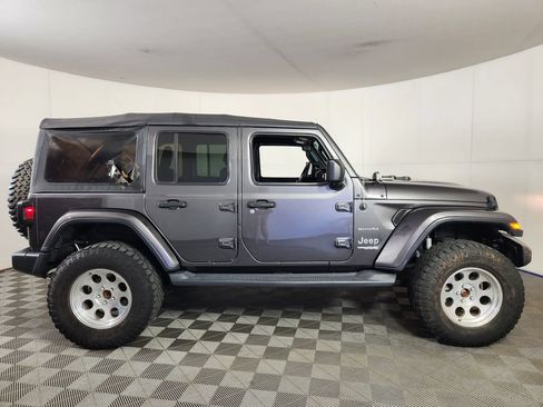 Used 2019 Jeep Wrangler Unlimited Sahara w/ Cold Weather Group AWD/4WD image 8