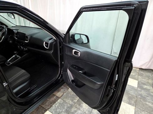 Used 2022 Hyundai Venue SEL image 12