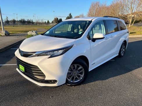 Used 2021 Toyota Sienna LE AWD/4WD image 1