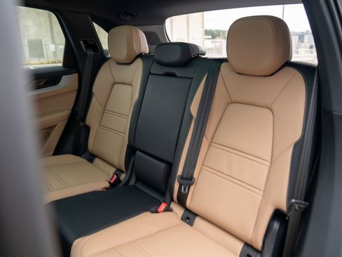 Used 2026 Porsche Cayenne image 23