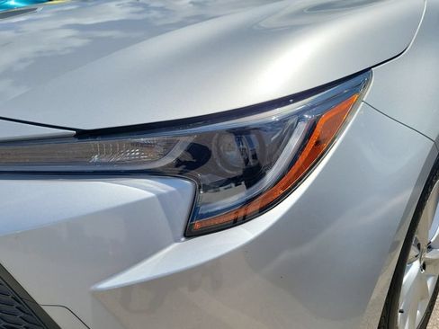 Used 2021 Toyota Corolla LE w/ LE Convenience Package FWD image 2