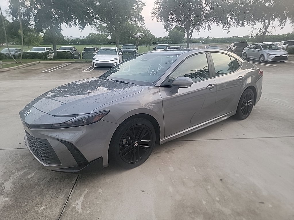 Used 2026 Toyota Camry SE FWD image 1