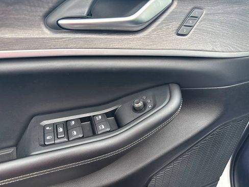Certified 2023 Jeep Grand Cherokee L Limited AWD/4WD image 17