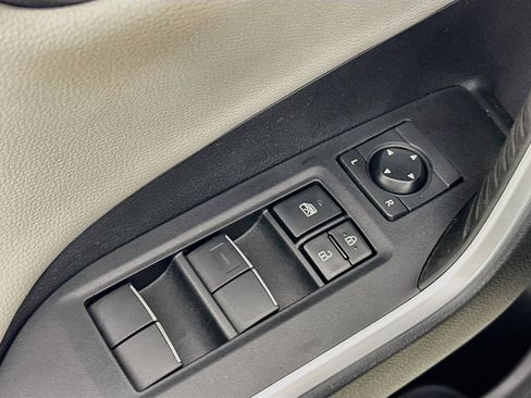 Used 2021 Toyota RAV4 Limited AWD/4WD image 18