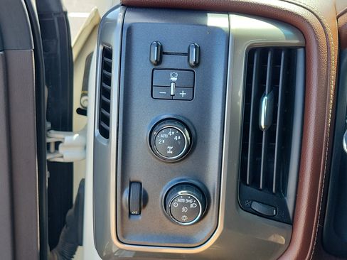 Used 2014 Chevrolet Silverado 1500 High Country w/ High Country Premium Package AWD/4WD image 26