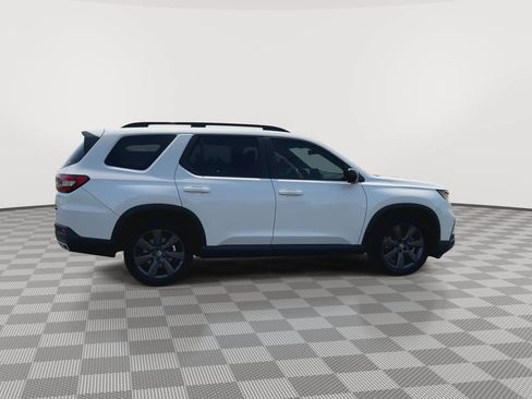 Used 2025 Honda Pilot Sport image 9