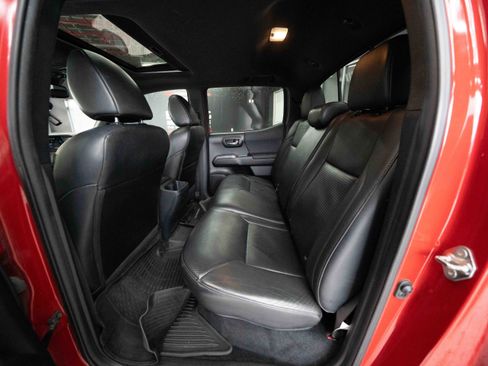 Used 2019 Toyota Tacoma TRD Off-Road image 23