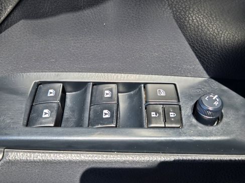 Used 2020 Toyota Camry SE FWD image 25