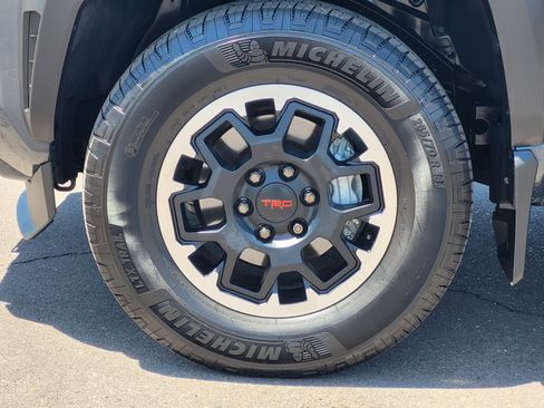 Certified 2025 Toyota 4Runner TRD Off-Road AWD/4WD image 8