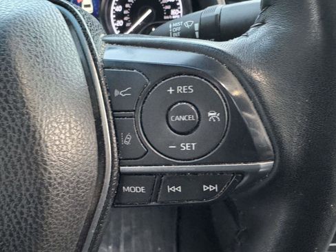 Used 2018 Toyota Camry XLE image 22