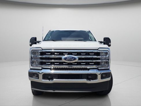 Used 2026 Ford F250 Lariat AWD/4WD image 3