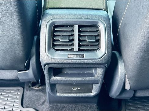 Used 2022 Volkswagen Taos SE w/ Panoramic Sunroof Package AWD/4WD image 25