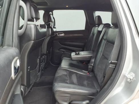 Used 2018 Jeep Grand Cherokee Altitude AWD/4WD image 9