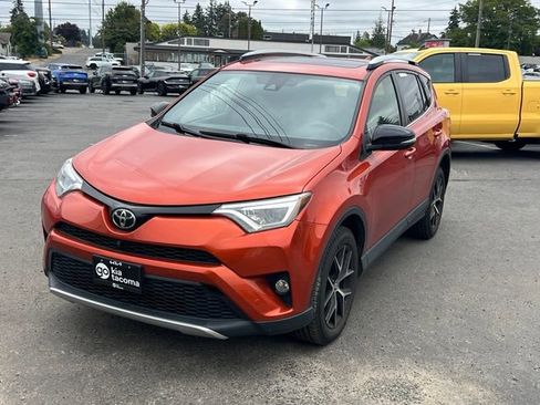 Used 2016 Toyota RAV4 SE w/ Advanced Technology Package AWD/4WD image 3