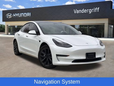 Used 2021 Tesla Model 3 Standard Range Plus image 1