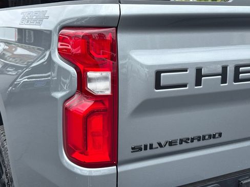 Used 2026 Chevrolet Silverado 1500 LT Trail Boss w/ LT Trail Boss Premium Package AWD/4WD image 10