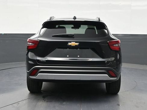 Used 2025 Chevrolet Trax LT w/ Driver Confidence Package FWD image 4